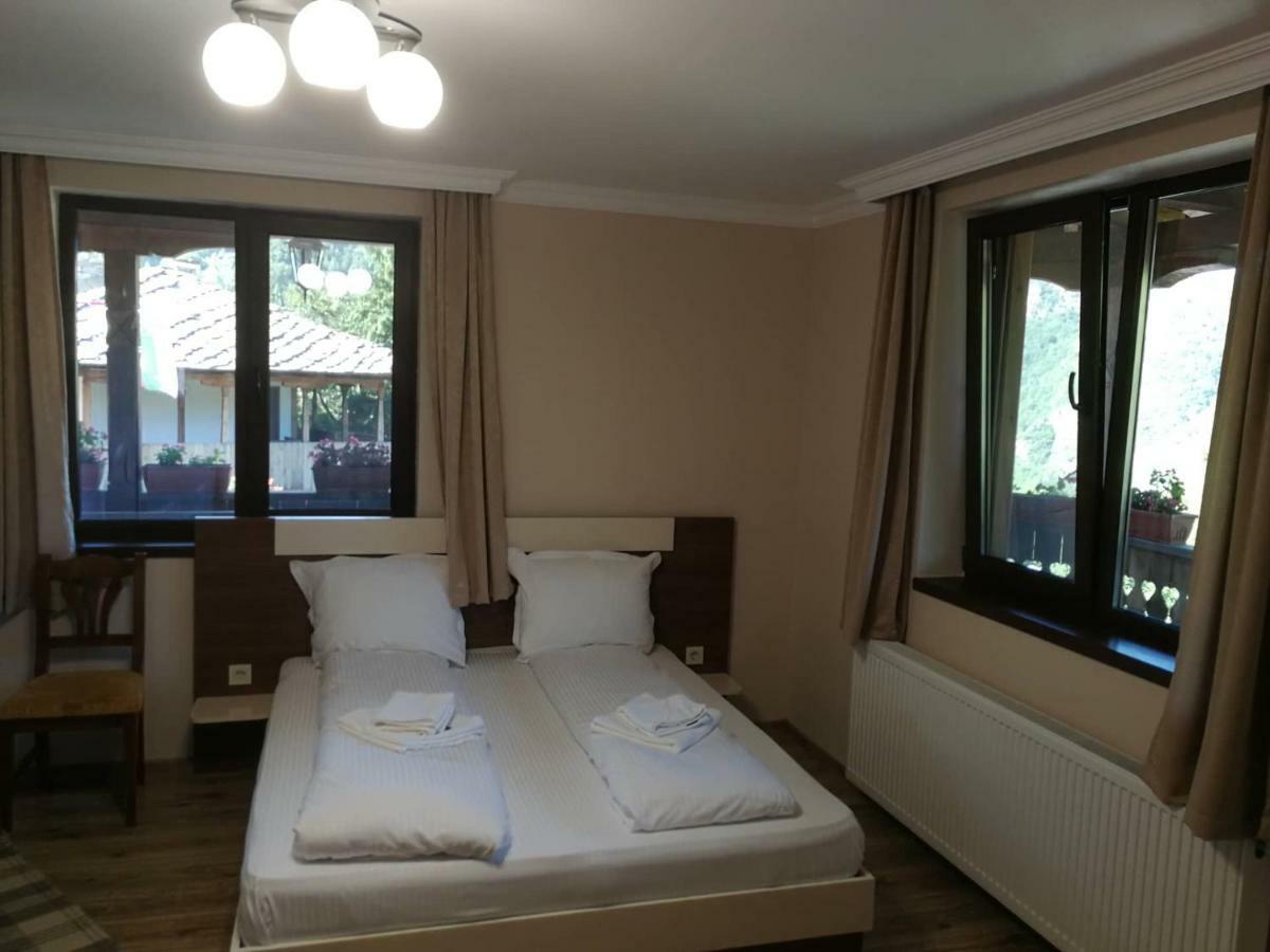 Слънчевата Къща Hotel Kovacevica Ngoại thất bức ảnh